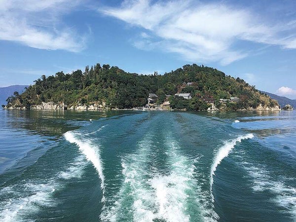 【和歌山駅東口発】 びわ湖に浮かぶ神秘の島「竹生島」と近江牛すき焼き膳 日帰り1